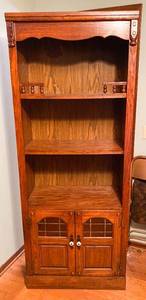 lot 7 image: Large Solid Wood 2 Tier Bookshelf with Storage Compartment and Stained Amber Glass Windows