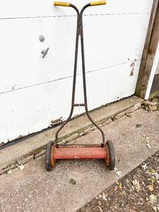lot 524 image: Vintage Great States Manual Push Mower, Rusty