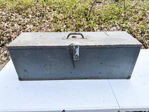 lot 503 image: Large Vintage Wood Tool Box