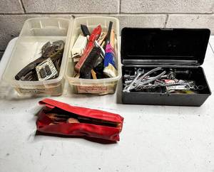 lot 646 image: 4 Household Tool in Plastic Bins