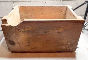 lot 495 image: Wooden Box