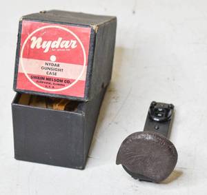 lot 819 image: Nydar Model 47 c. 1945 Reflex Sight