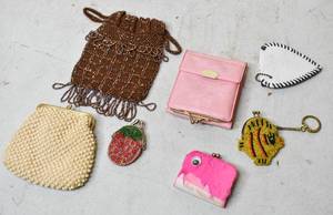 lot 831 image: Assorted Beaded Coin Purses and Wallets