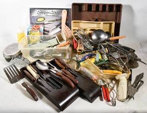 lot 479 image: Large Assortment of Kitchen Utensils and Accessories
