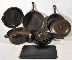 lot 481 image: 7 Cast Iron Cookware