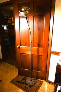 lot 492 image: Vintage Adjustable Floor Lamp