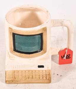 lot 488 image: Vintage 1992 Fred Hollinger Computer Desktop Coffee Mug