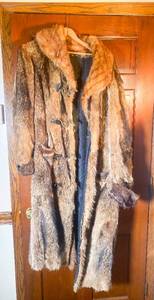 lot 6 image: Lanpher Skinner & Co Vintage Stagecoach Raccoon Fur Jacket