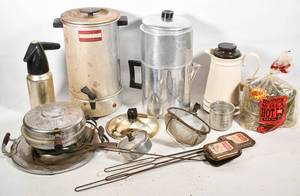 lot 442 image: Misc. Vintage Kitchen Box 2
