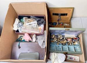 lot 830 image: Assorted Costume Jewelry, Watches, and Other Accessories