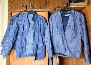 lot 841 image: 3 Womens Denim Jackets