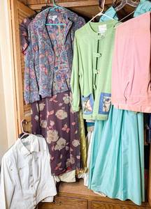 lot 836 image: Assortment of Vintage Womens Clothing