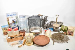 lot 441 image: Misc Vintage Kitchen Box 1