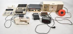 lot 379 image: Assortment of Vintage Electronics