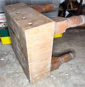 lot 4 image: Early 20th Century Wooden Butcher Block Table