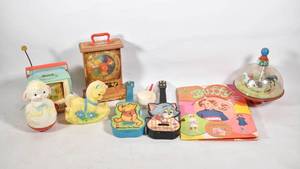lot 287 image: 8 Vintage Toys in Box