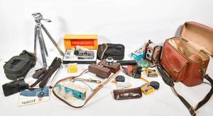 lot 432 image: Assortment of Vintage Cameras & Camera Accessories