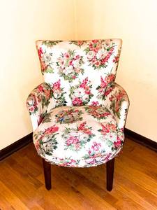 lot 779 image: Floral Upholstery Chair