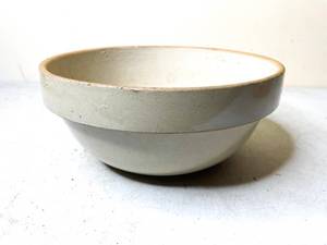 lot 424 image: Large Red Wing Style Stoneware Mixing Bowl