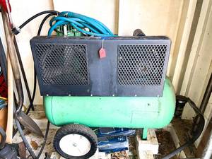 lot 510 image: MelbenDayton High Capacity Green Air Compressor with Wheels