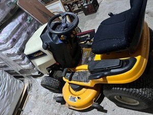 lot 1 image: Cub Cadet LTX 1046 KW    v-twin  Hydrostatic