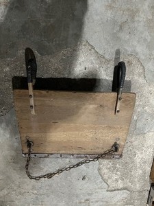 lot 10 image: Vintage Sorting Board