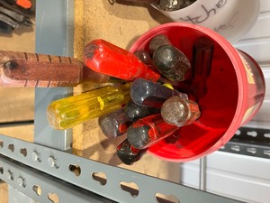 lot 47 image: Screw Drivers   1 Mac one