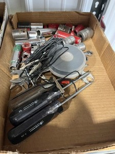 lot 39 image: box of hand tools