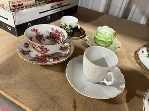 lot 15 image: 4 cup and Saucer sets