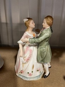 lot 21 image: 2 music boxes  bird & dancers