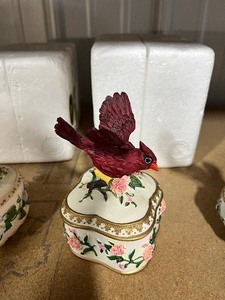 lot 22 image: 3 Bird Music Boxes