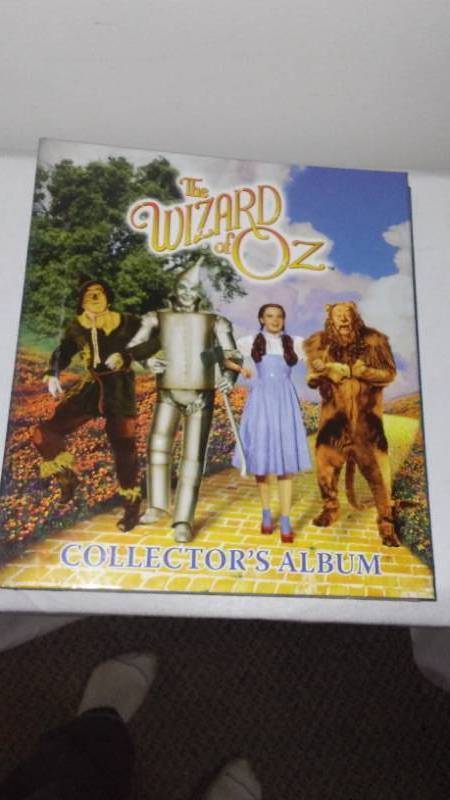 lot 142 image: Wizard Of Oz Collector Cards