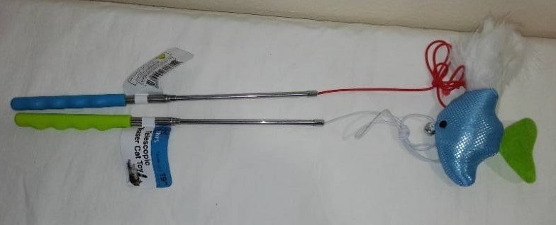lot 623 image: Telescopic Teaser Cat Toy (2)