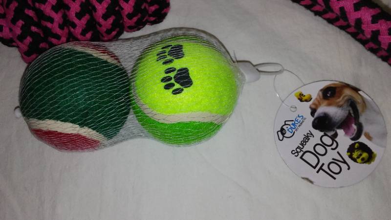lot 633 image: 20 Knotted Cotton Rope Tug Pull Dog Toy with tennis Balls (2)