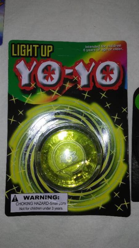 lot 719 image: Light Up Yo-yo, Flying Gliders (2) and LED Finger Lights