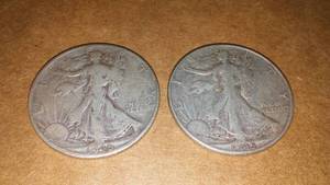 lot 372 image: Walking Half Dollar 1945 (2)