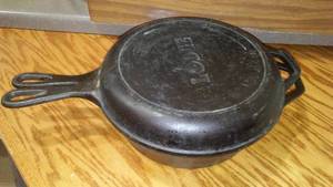 lot 526 image: LODGE Cast Iron Pot And Cover.