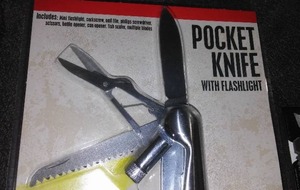 lot 902 image: Multi-Tool Pocket Knife with Flashlight