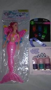 lot 770 image: Mermaid,  Nail Art Set, Finger Lights.