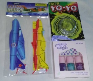 lot 912 image: Light up Yo Yo, Nail Art Set, Gliders.