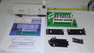 lot 837 image: Lionel Automatic Refrigerated Milk Car Set.