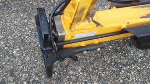 lot 32 image: Electric Log Splitter Working Condition.