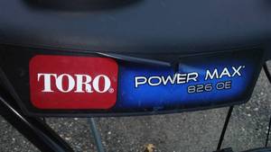 lot 33 image: TORO Snowblower 826OE. Like New