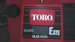 lot 35 image: TORO Snowthrower, 5HP single stage. running condition.