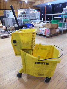 Rubbermaid Commercial Mop Bucket with Ringer