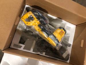 DEWALT 15 Amp Corded 12 in. Double Bevel Sliding Compound Miter Saw, Blade Wrench and Material Clamp Customer Returns See Pictures