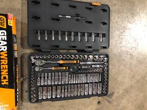 GEARWRENCH 14 in. and 38 in. Drive 6-Point Standard & Deep SAEMetric 90-Tooth Ratchet and Socket Mechanics Tool Set (106-Piece) Customer Returns See Pictures