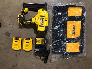 DEWALT 20V MAX XR Lithium-Ion Cordless 18-Gauge Narrow Crown Stapler Kit with 2.0Ah Battery, Charger and Contractor Bag  Customer Returns See Pictures