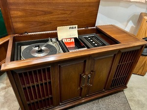 lot 3 image: MCM Vintage Credenza StereoCassette