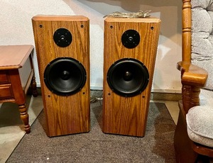 lot 4 image: YAMAHA Speaker System
